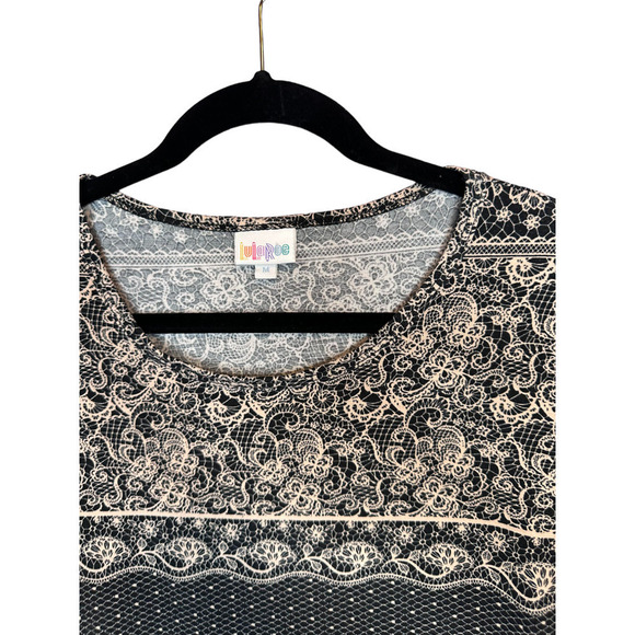 LuLaRoe Oversized Tee Retired Geo Lace Paisley Print Black Cream Size M (10-12) - Picture 1 of 4